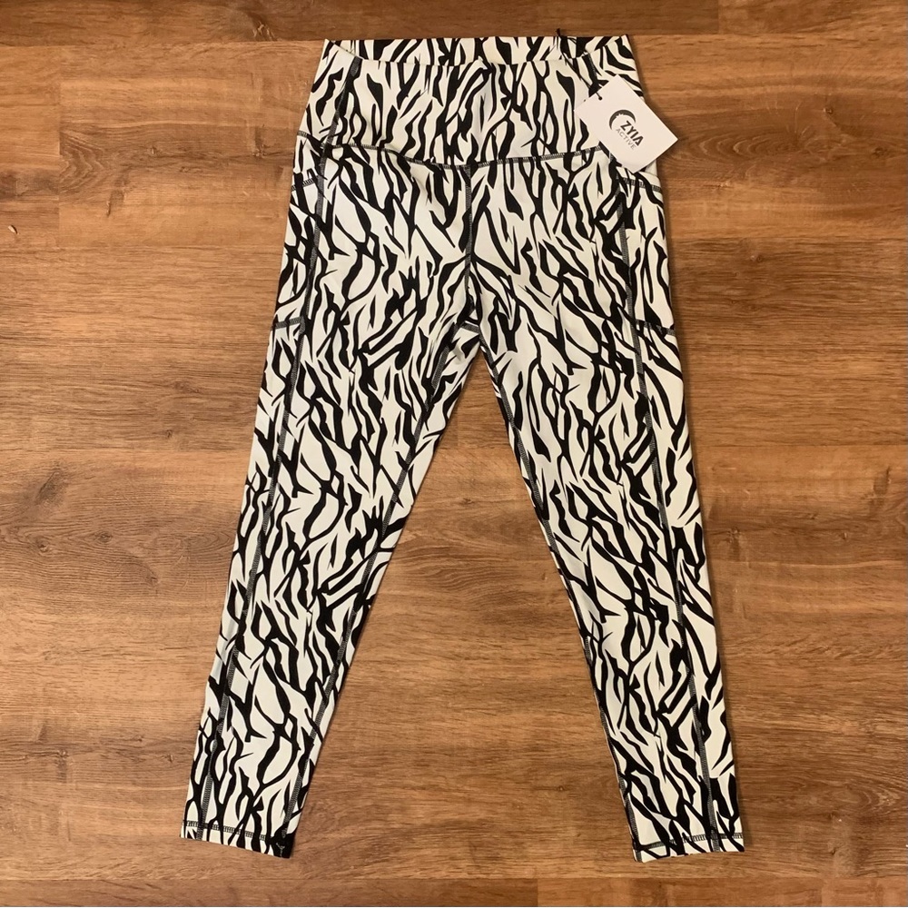 ZYIA NWT Safari Pocket Brilliant Hi-Rise 7/8 24” Leggings Size 12 Activewear